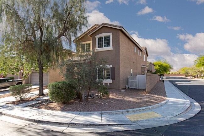 Photo - HUGE 5 BEDROOM, 3 BATH 2 STORY HOME IN GATED COMMUNITY NEAR SOUTHERN HIGHLANDS
