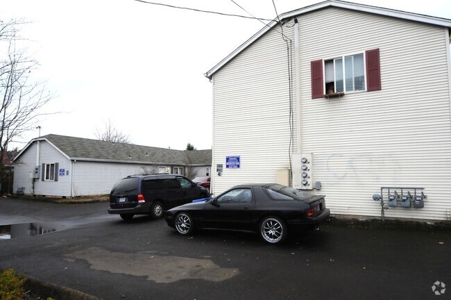 Photo - 8218 SE Washington St