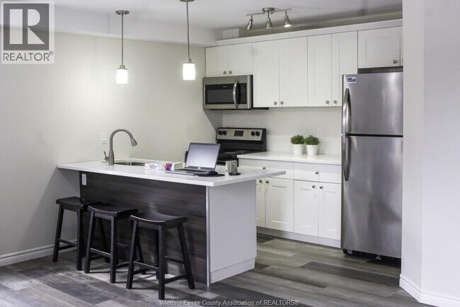 Photo - 3340 Bloomfield Rd