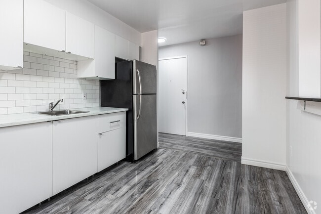 1BR, 1BA - Kitchen
