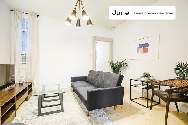 Room in Shared 5 bed/1 bath home in Hell's Kitchen