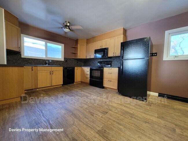 Photo - 12824-12103 103 St NW