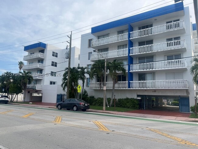 Building Photo - 8530 Byron Ave Unit 402