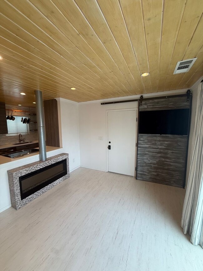226 B Ave