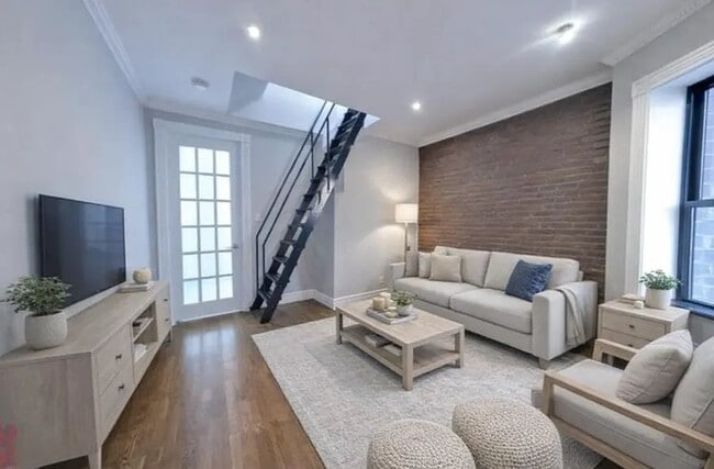 Building Photo - 219 E 23rd St Unit 16