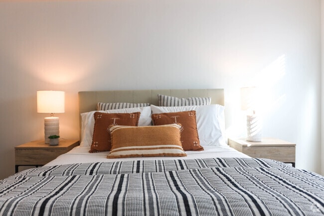 2HAB, 2BA-908 ft² - One Mosaic Apartments