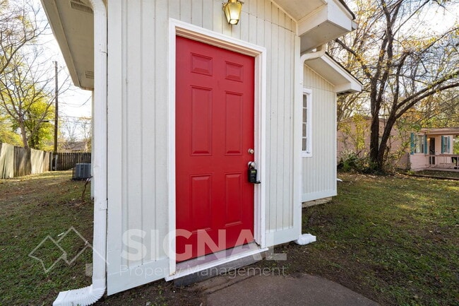 Photo - 1337 Woodward Rd