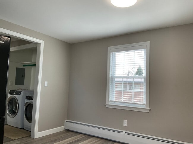 Building Photo - 61 S Main St Unit 2nd Floor