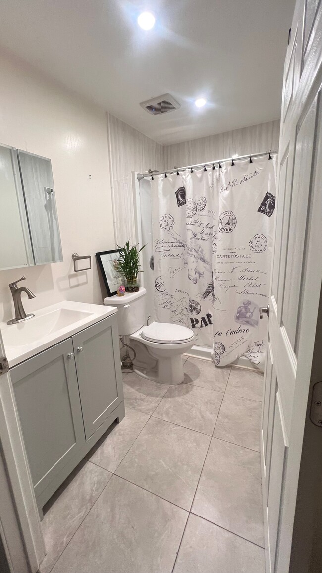Bathroom/Standing shower only - 1579 Belgreen Dr Unit Backhouse