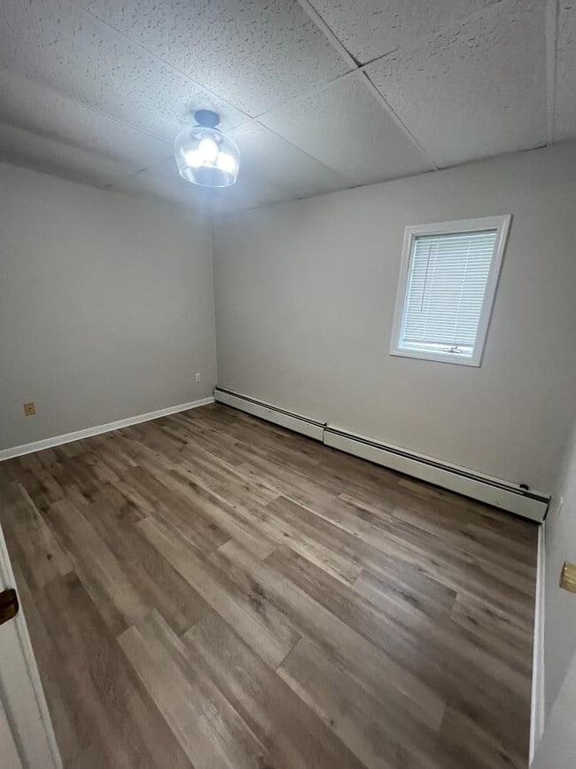 Building Photo - 10729 Main St Unit 2