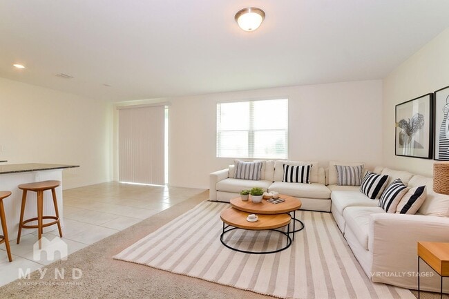Photo - 796 Griffon Ave