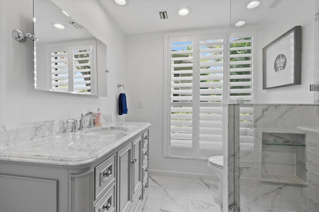Photo - 11842 Pebblewood Dr Unit 102
