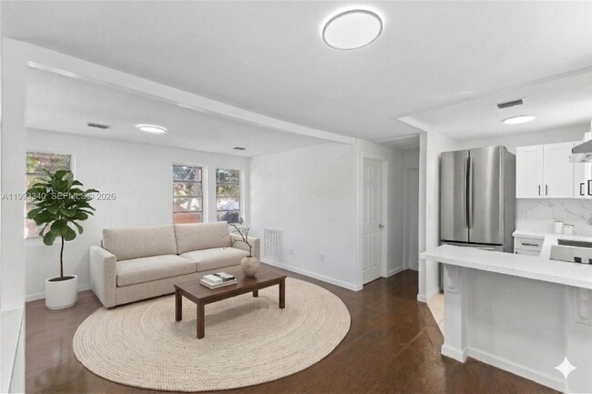 Building Photo - 1408 SW 19th Ter Unit 1406