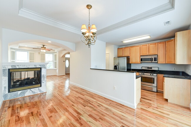 Photo - 601 Kenyon St NW