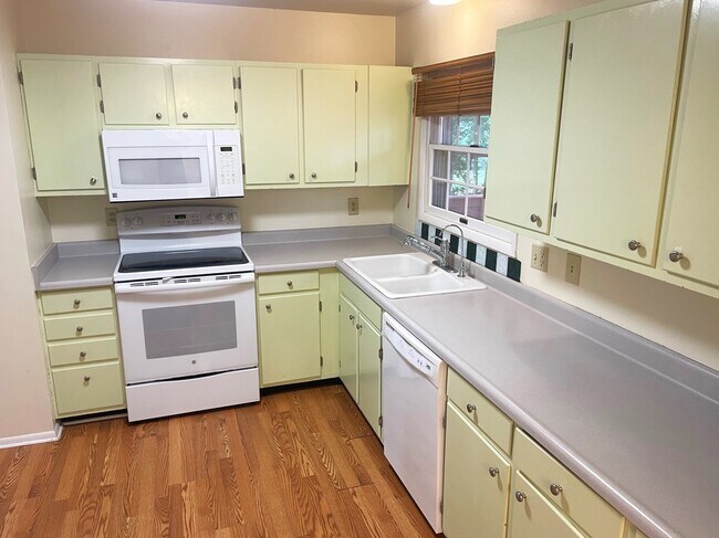 Photo - 1522 Cameron Dr