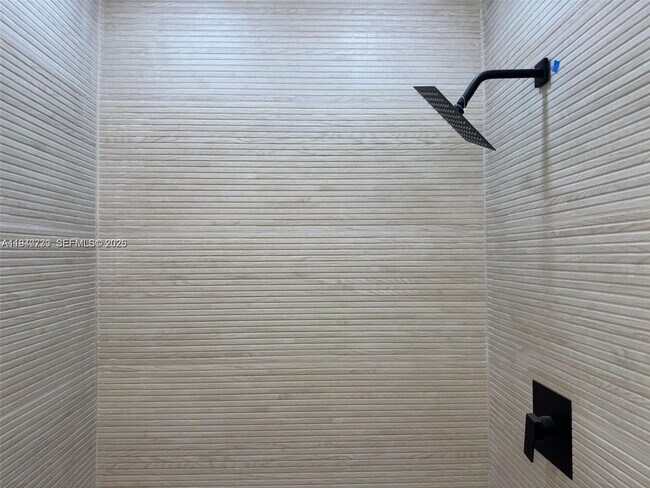 Photo - 370 NW 43rd Ave