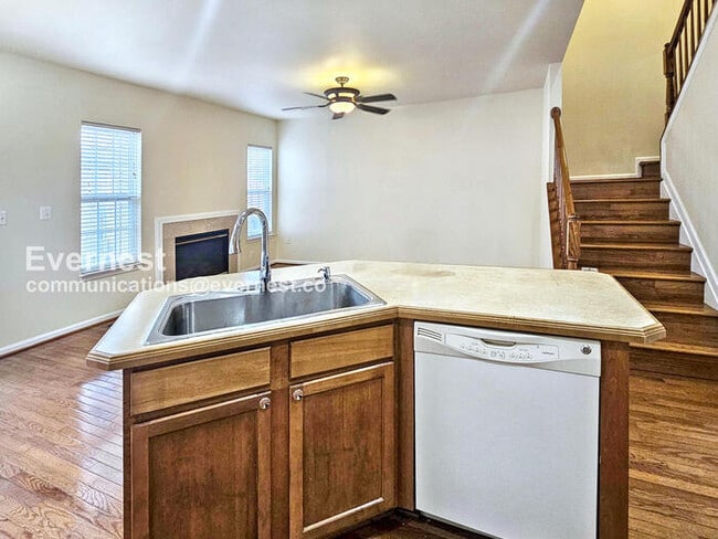 Photo - 115 Executive Cir