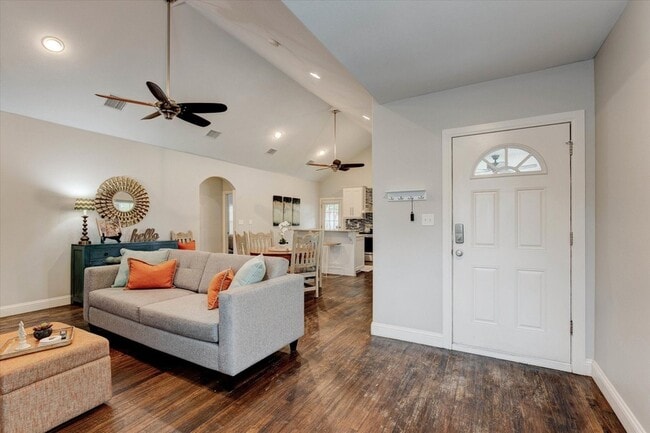 Photo - 2521 Benbrook Blvd