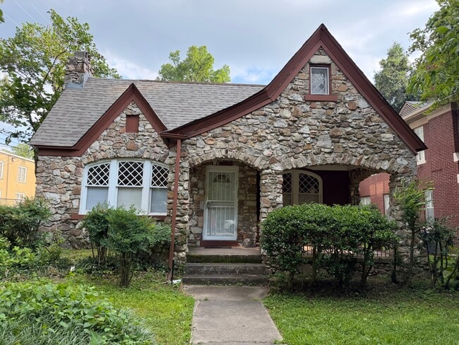 Building Photo - 1981 Snowden Ave