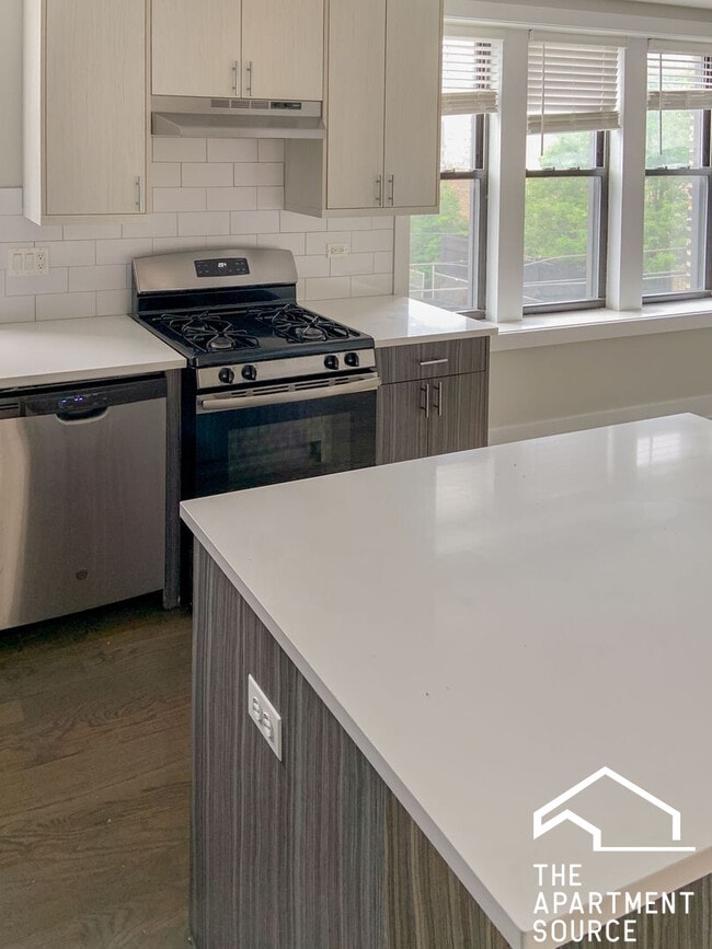 Photo - 2618 N Rockwell St Unit 2R