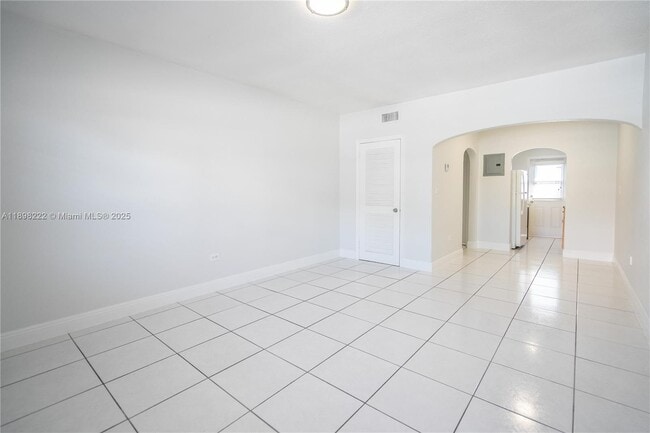 Photo - 430-481 81st St Unidad 3
