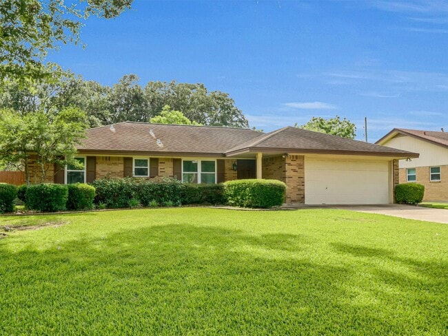 Building Photo - 805 Bluebonnet Ln