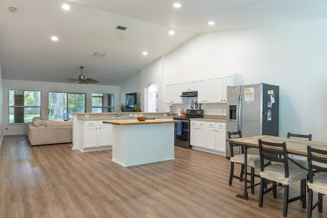 Photo - 1511 McCrea Dr