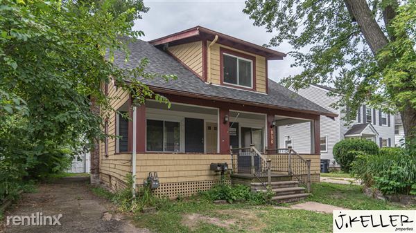 Building Photo - 914 Woodlawn Ave Rental