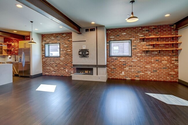 Building Photo - Modern Downtown Redmond 2 Bed/1 Bath Apart... Unit 202