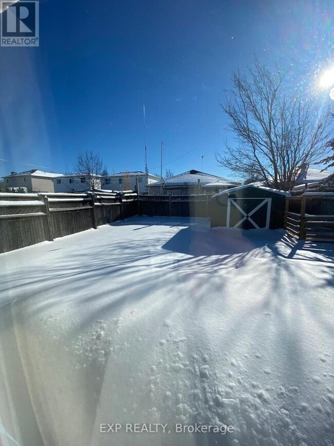 Photo - 55 Athabaska Rd