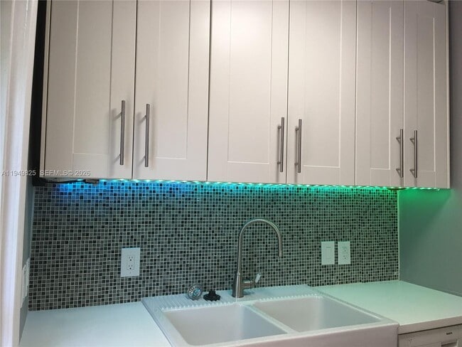 Photo - 661 SW 11th St Unidad 11