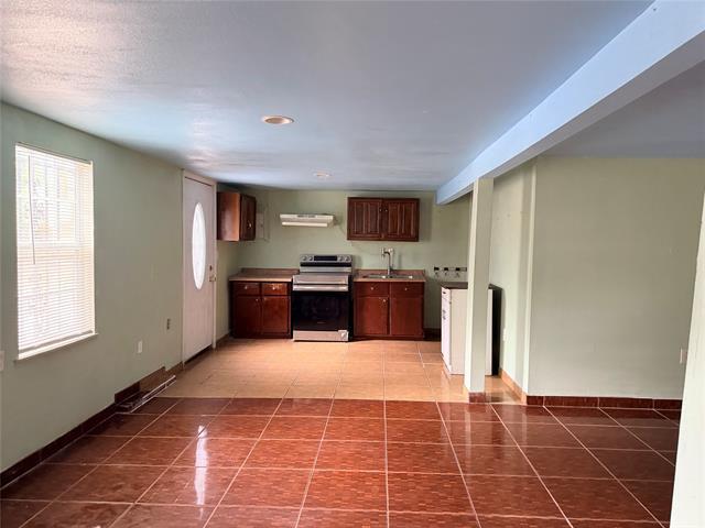 2205 Roosevelt Ave