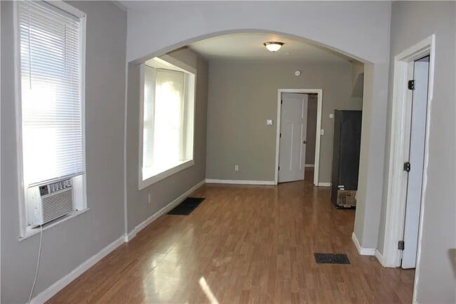 Photo - 302 N Oakley Ave