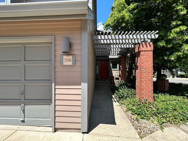 Building Photo - 4 Bedroom Home Available Now at Ironwood C...