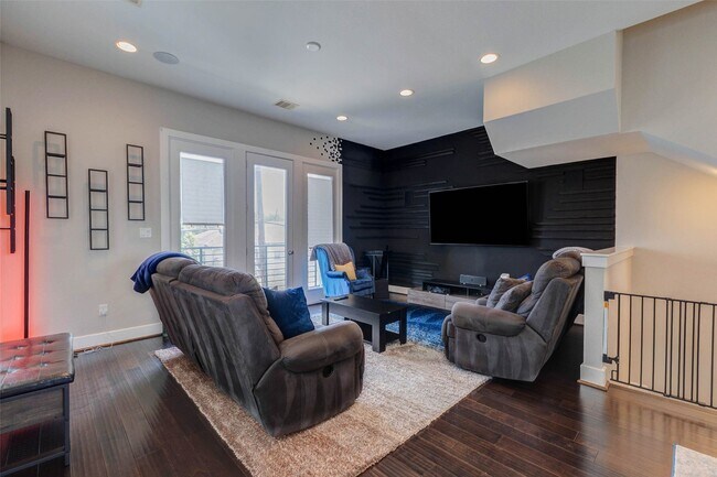 Photo - 3810 Leeland St