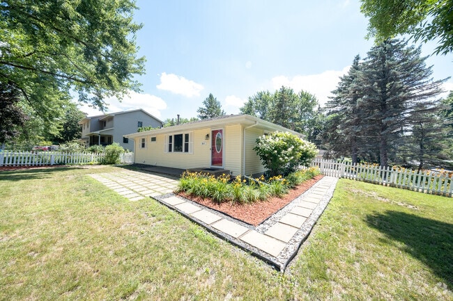 Building Photo - 2817 W 109th St Rental
