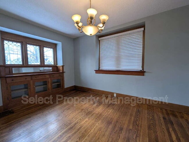 Photo - 933 Cottage Ave