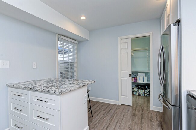 Kitchen island - 4300 Silo Ln