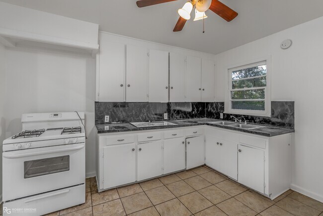 Photo - 1515 Leslie St