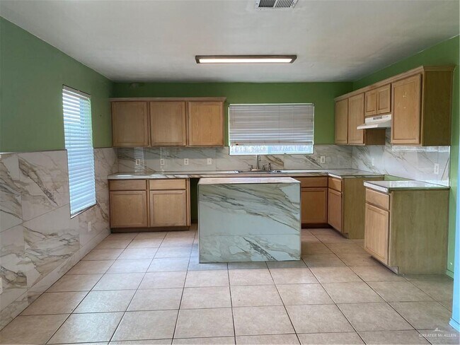 Photo - 2025 W Washington St House