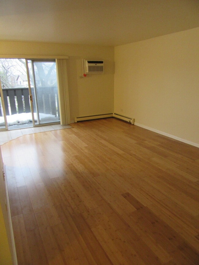 Photo - 135 Pickwick Dr