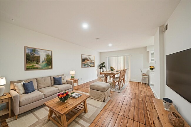 Photo - 8245 Kingsbrook Rd Unidad 236