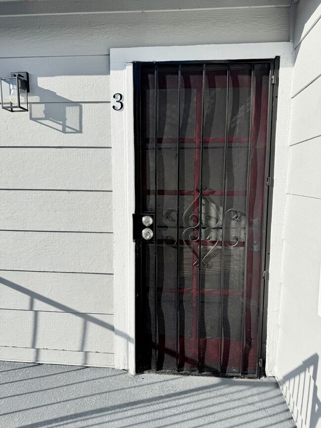 Building Photo - 1730 Obispo Ave Unit 1736-  3