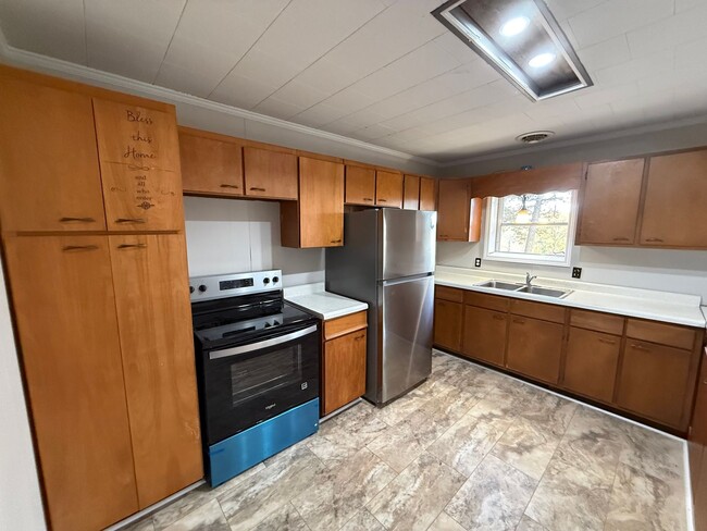 1037 Stringtown Rd