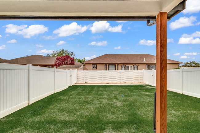 Photo - 681-628 28 Rd