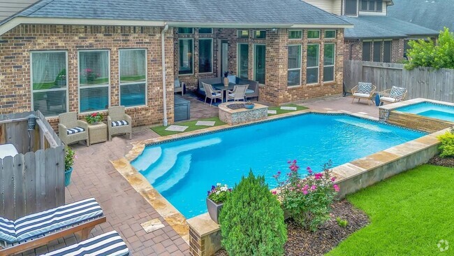 Beautiful Backyard Pool and Spa - 1027 Ginger Glade Ln Rental