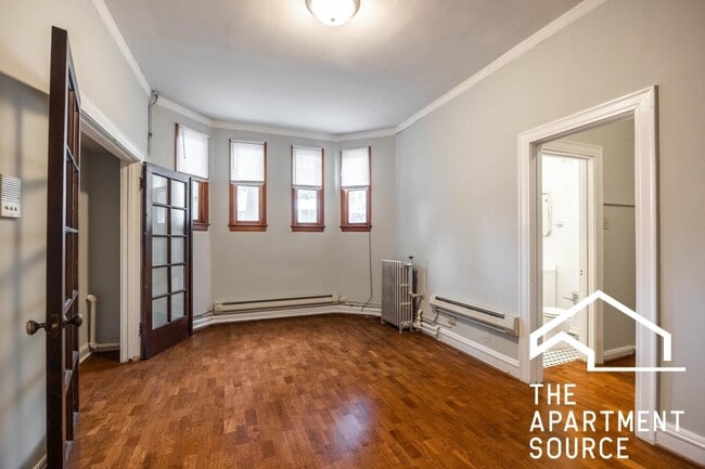 4631 N Paulina St Unit 101