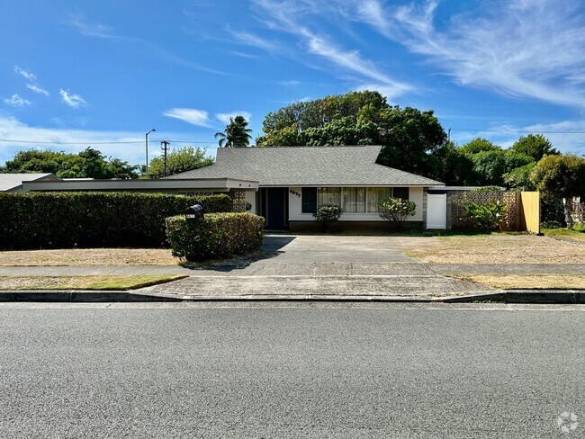 Building Photo - Lower Waialae Iki home w/3 Bdrm., 2 bath, ...