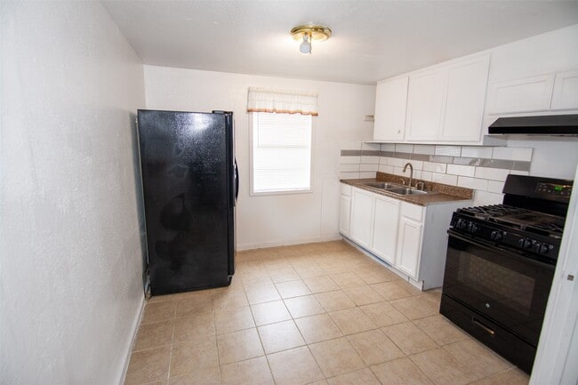 Photo - 2505 Deutser St