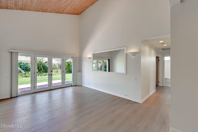 Photo - 2923 E Sierra Dr